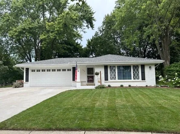 1974 Rambling Rose ROAD, Waukesha, WI 53186
