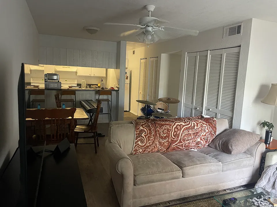 1605 NW 3rd Pl