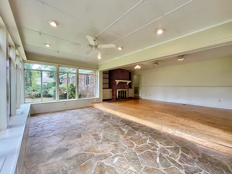 219 Green Lake Dr — Photo 10
