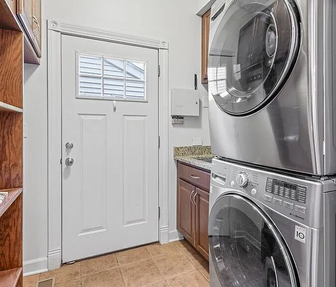 1213 W Roscoe St — Photo 19