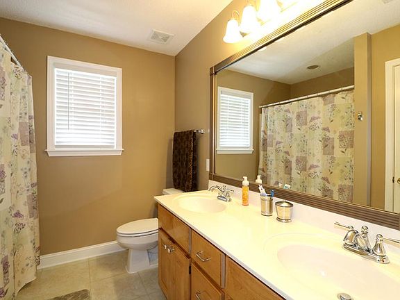 2nd image of 106 Blossom Ct