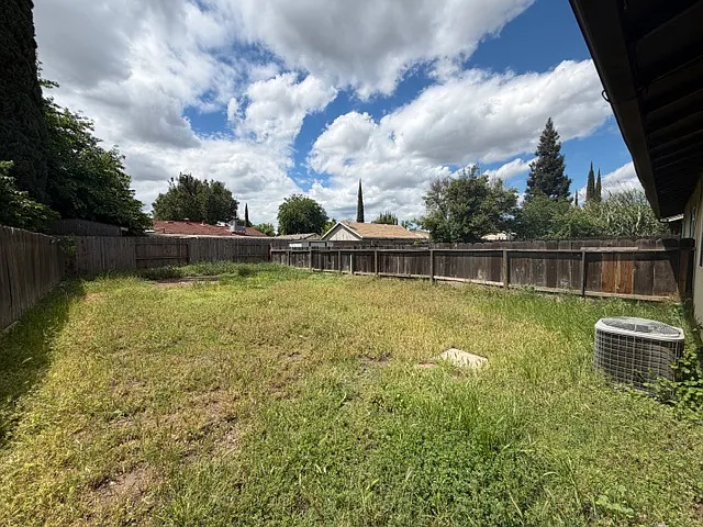 513 N Riverside Dr #1 — Photo 11