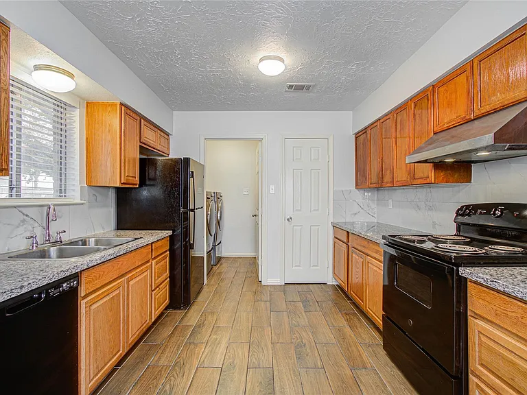 2702 Fir Crest Ct — Photo 10