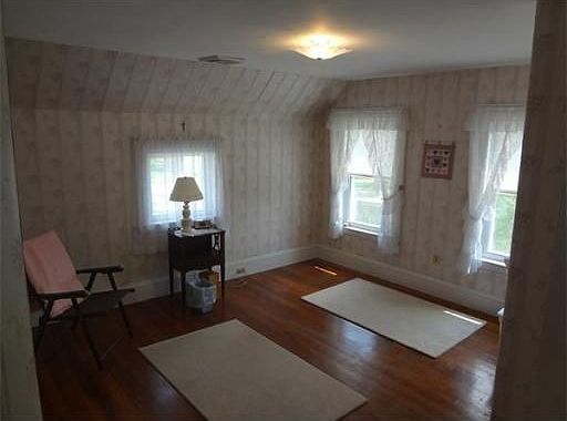 3rd image of 101 Hill St