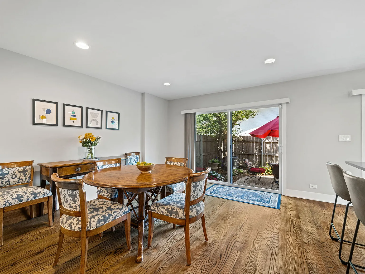 3 bed, 2013 sqft, $4,200 — Photo 4