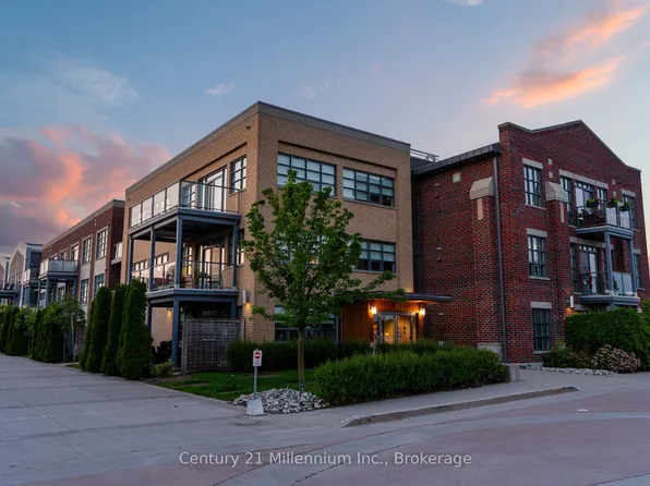 1 Shipyard Ln #209, Collingwood, ON L9Y 0W2