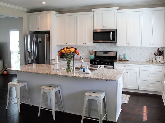 4th image of 1707 Sparkleberry Ln