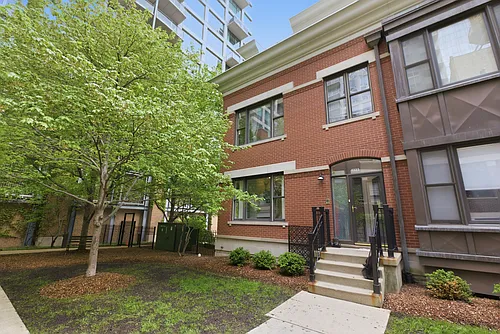 1323 S Indiana Pkwy #TOWNHOME Photo 1