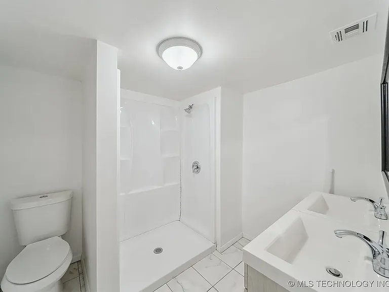 1123 W Spring St — Photo 10