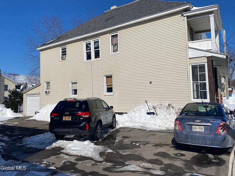3rd image of 207 N Market Street