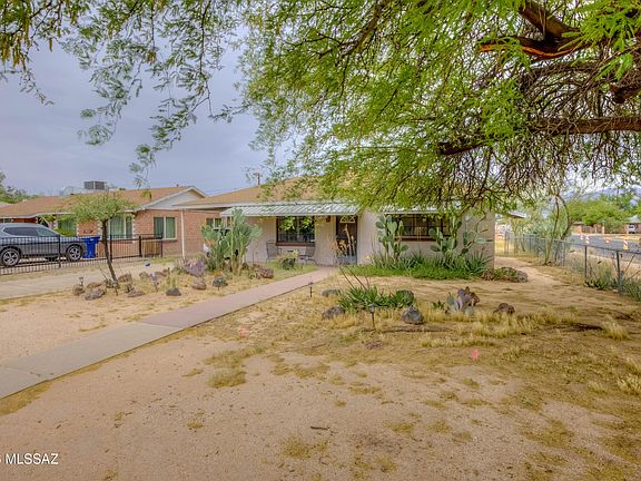 4th image of 2437 E Beverly Dr