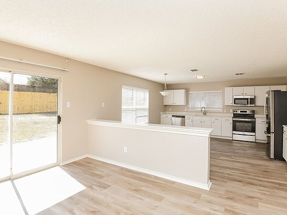 5th image of 720 King St