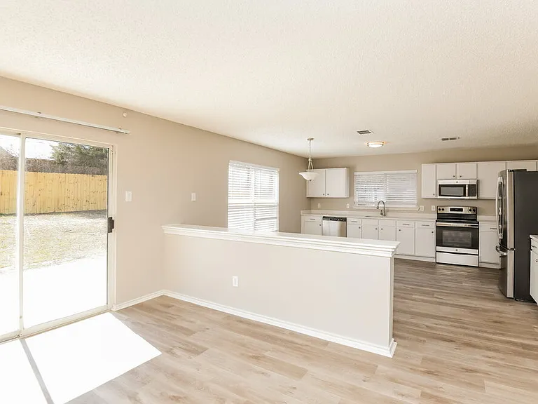720 King St — Photo 5