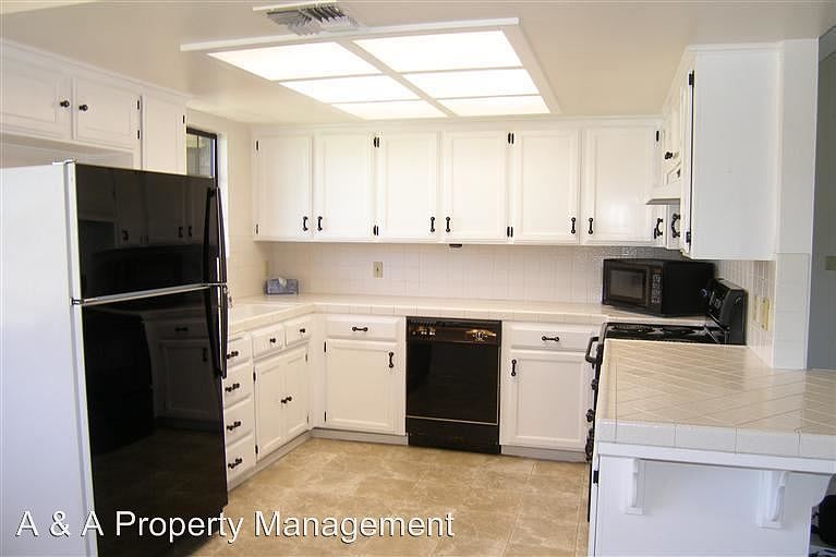 2nd image of 1503 E Everglade Ave