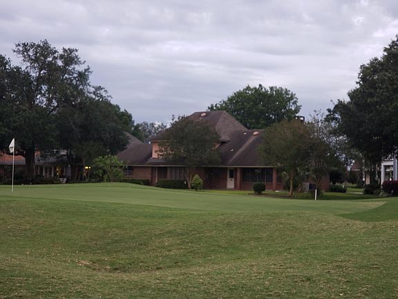 2nd image of 3 Chateau Du Jardin Dr