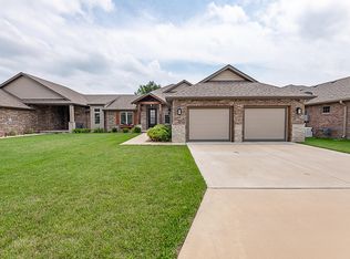 2370 E Cardinal St, Springfield, MO 65804