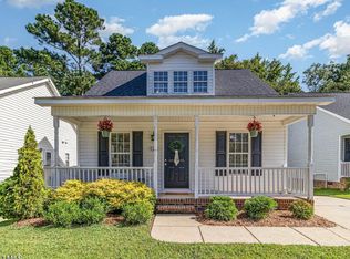 124 Cliffdale Rd, Holly Springs, NC 27540