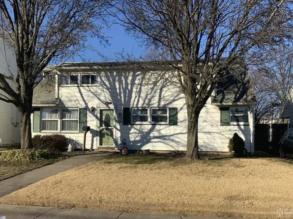 76 Markowitz St, Carteret, NJ 07008