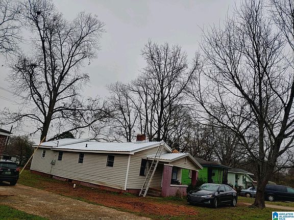 3rd image of 2408 Lawn Ave SW