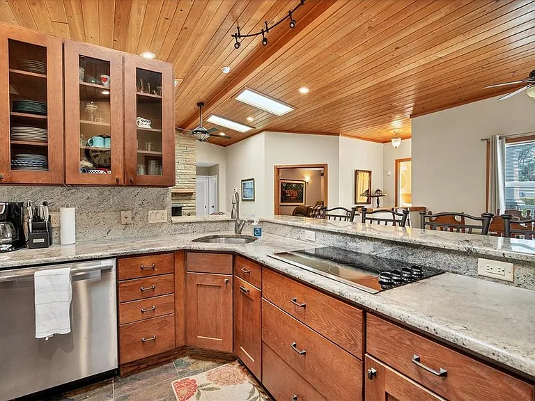 416 Sunset Dr — Photo 11