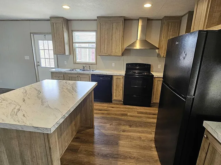 3211 Victor Ln — Photo 1