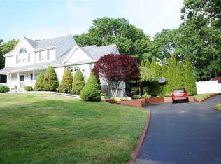 9 Messina Ave, Center Moriches, NY 11934