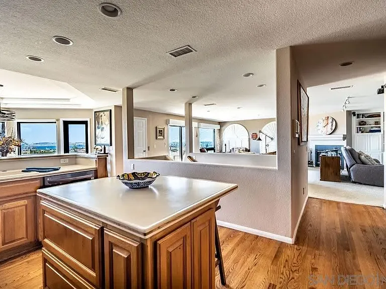 2110 Locust St — Photo 27