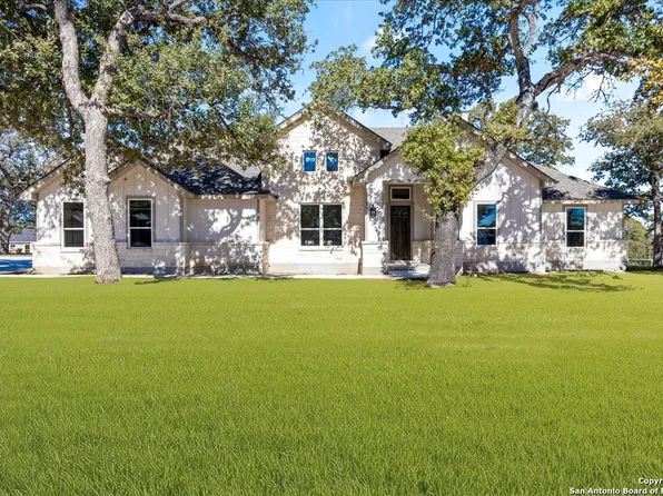 157 Hondo Vista, La Vernia, TX 78121