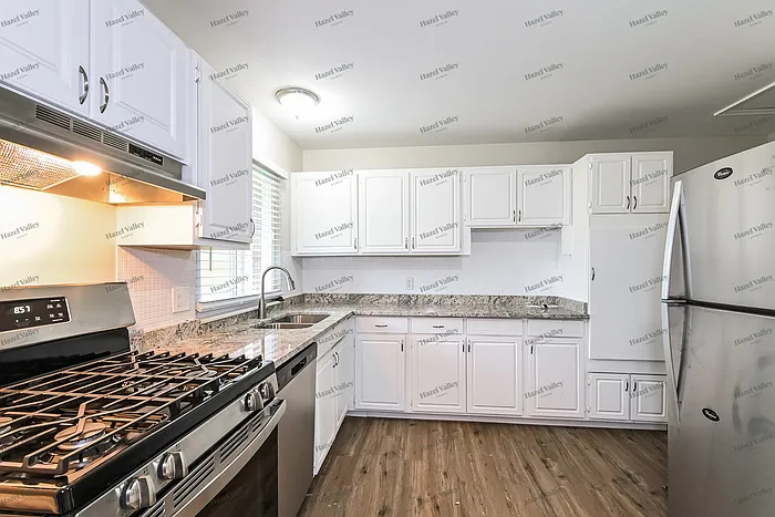 10621 Langford Dr — Photo 5