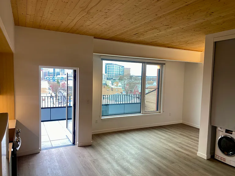 154 Broadway #502 — Photo 2
