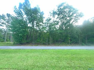 366 Charada Lake Rd, Rainbow City, AL 35906