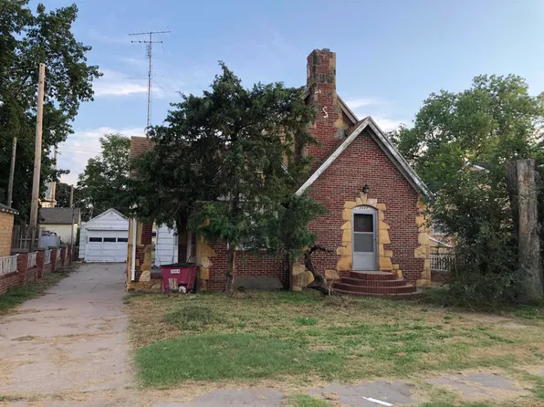 2407 16th St, Great Bend, KS 67530