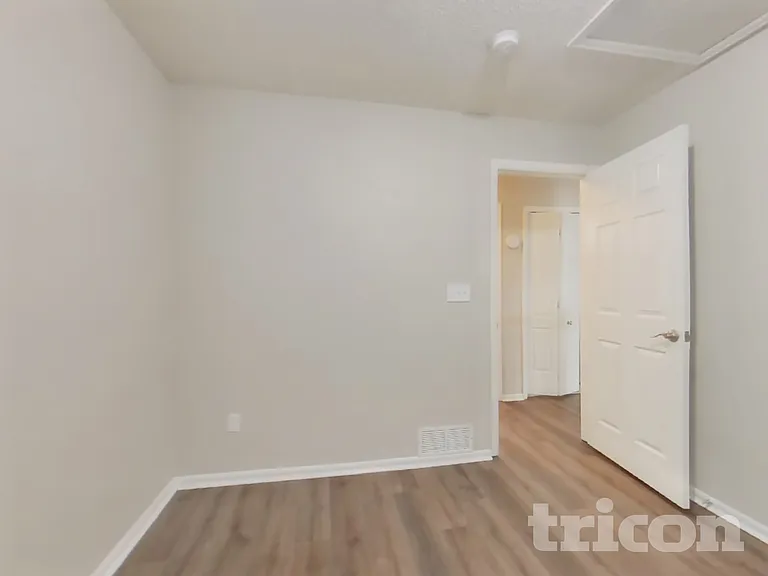 995 Cobblestone Dr — Photo 10