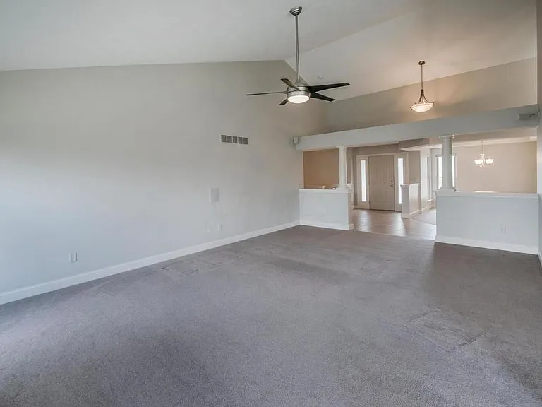 2323 Charoe St — Photo 13