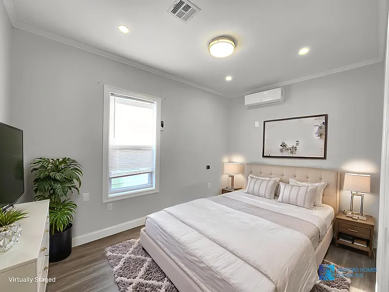 2154 E 23rd St #1 — Photo 6