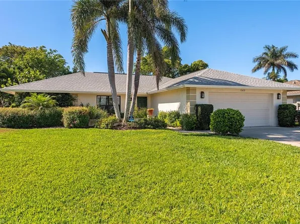 4616 CHIPPENDALE DR, NAPLES, FL 34112