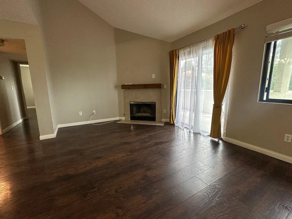 Building Photo - 8315 Vineyard Ave #8