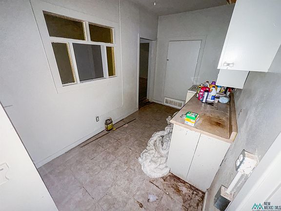 4th image of 821 E Jefferson Ave