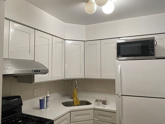 3rd image of 14-18 121st St #1
