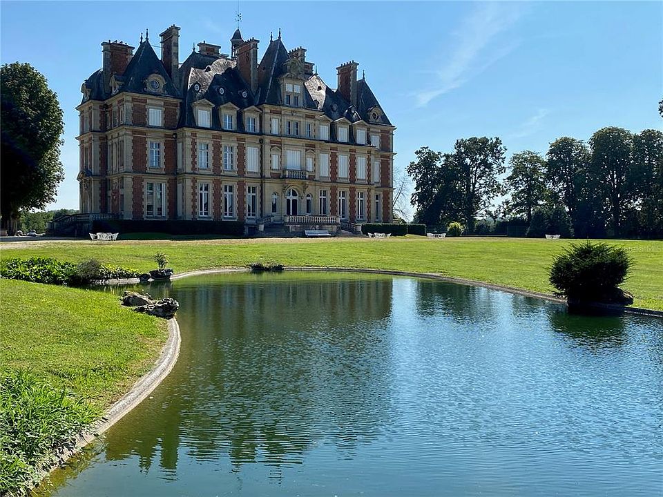 1st image of 1 CHATEAU LA TROUSSE #104