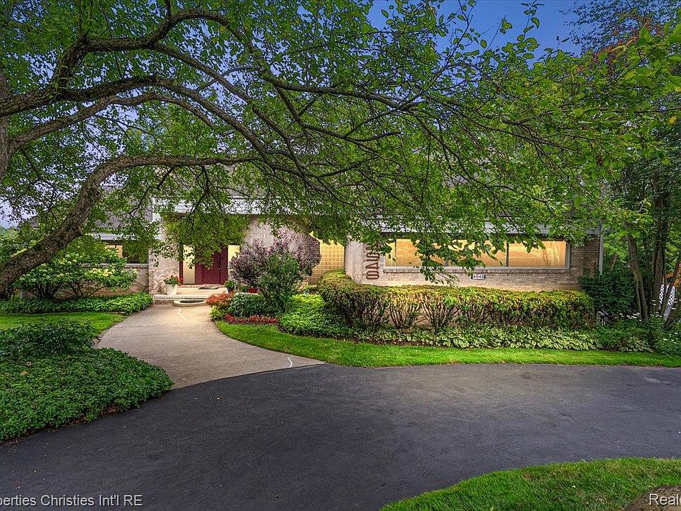 1st image of 4948 Champlain Cir