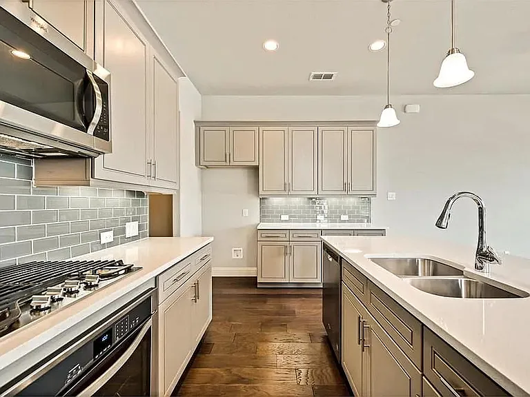 10609 Anna Island Dr — Photo 4