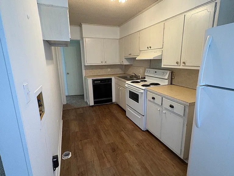 210 Cloverleaf Dr #1 — Photo 3