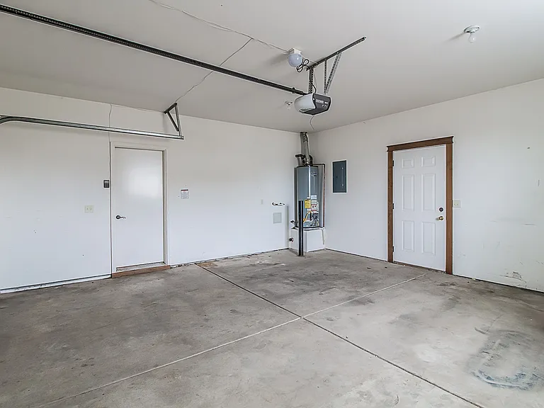 1462 E Mordyl Loop — Photo 9