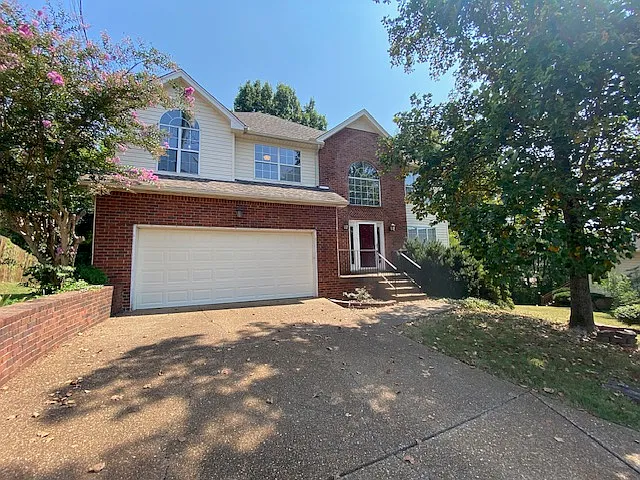 4 bed, 2.5 bath, 2262 sqft, $2,395 — Photo 3