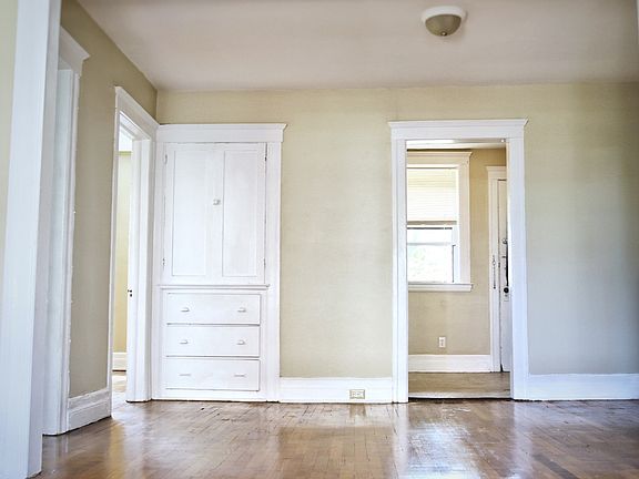 2nd image of 1535 W Canfield St #3