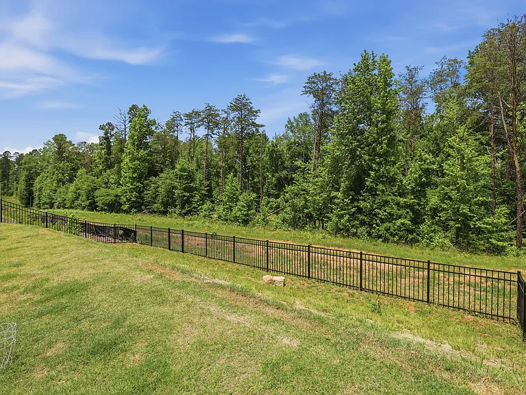 118 Martel Dr — Photo 36