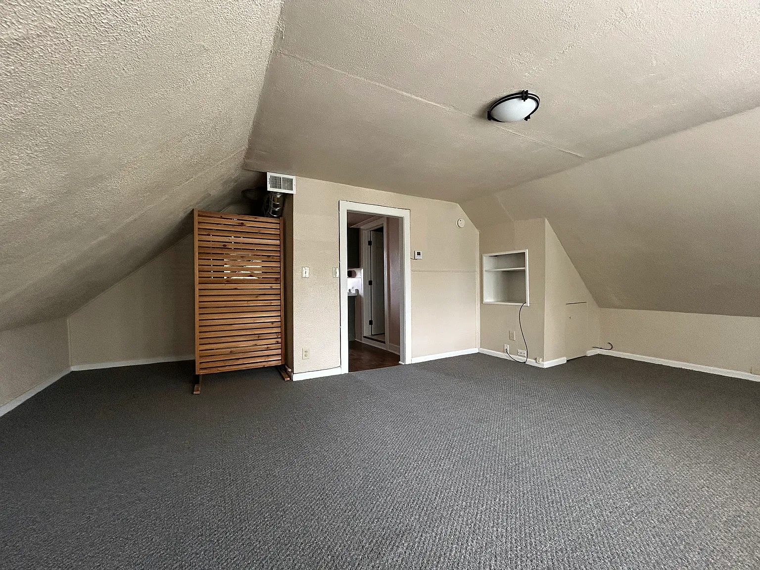 1 bed, 700 sqft, $1,050 — Photo 4