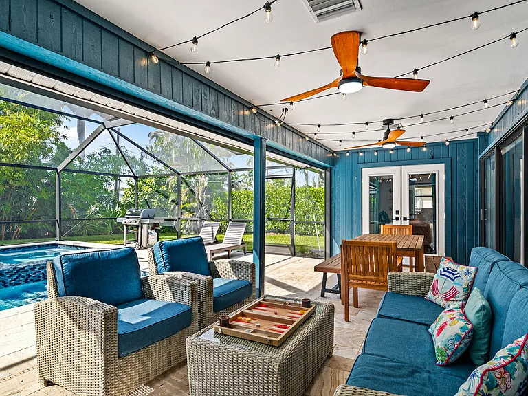 601 E Valley Dr — Photo 13