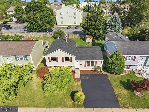 3rd image of 452 Center St